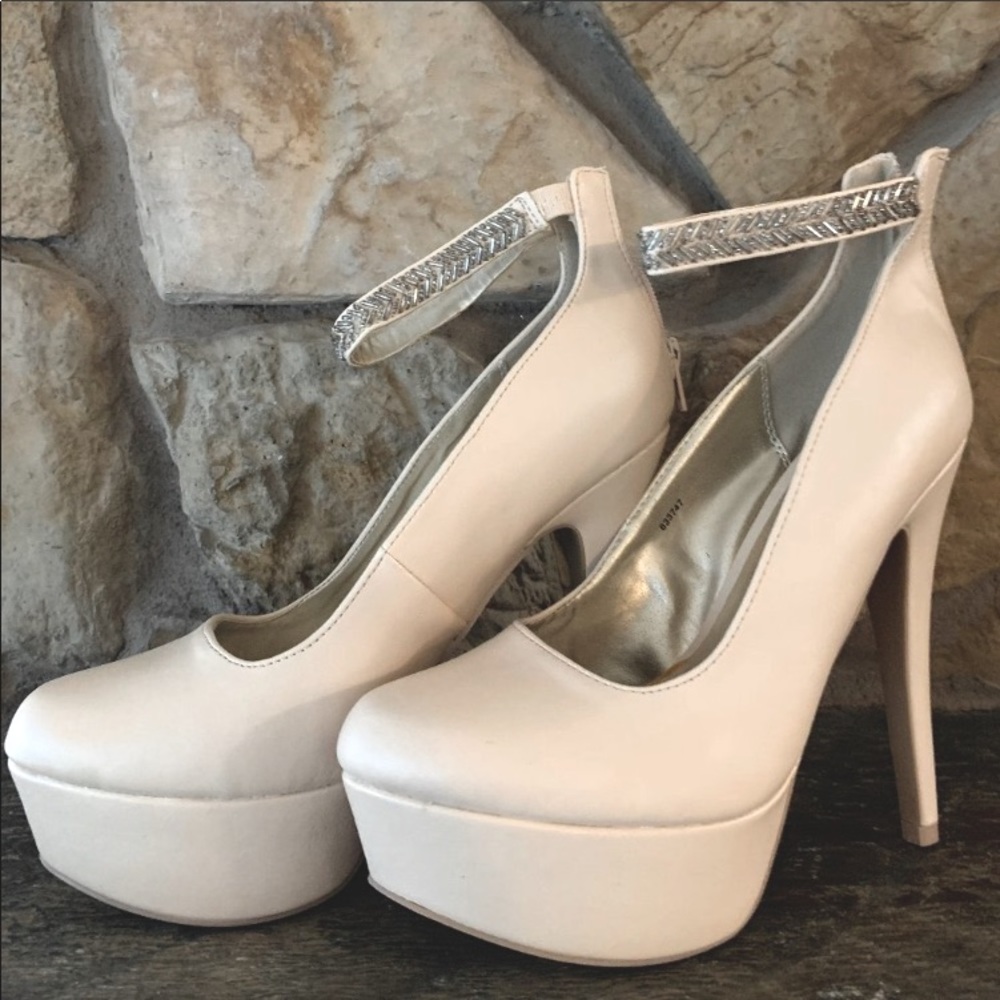 Elegant Charlotte Russe ankle strap heels white size 8
